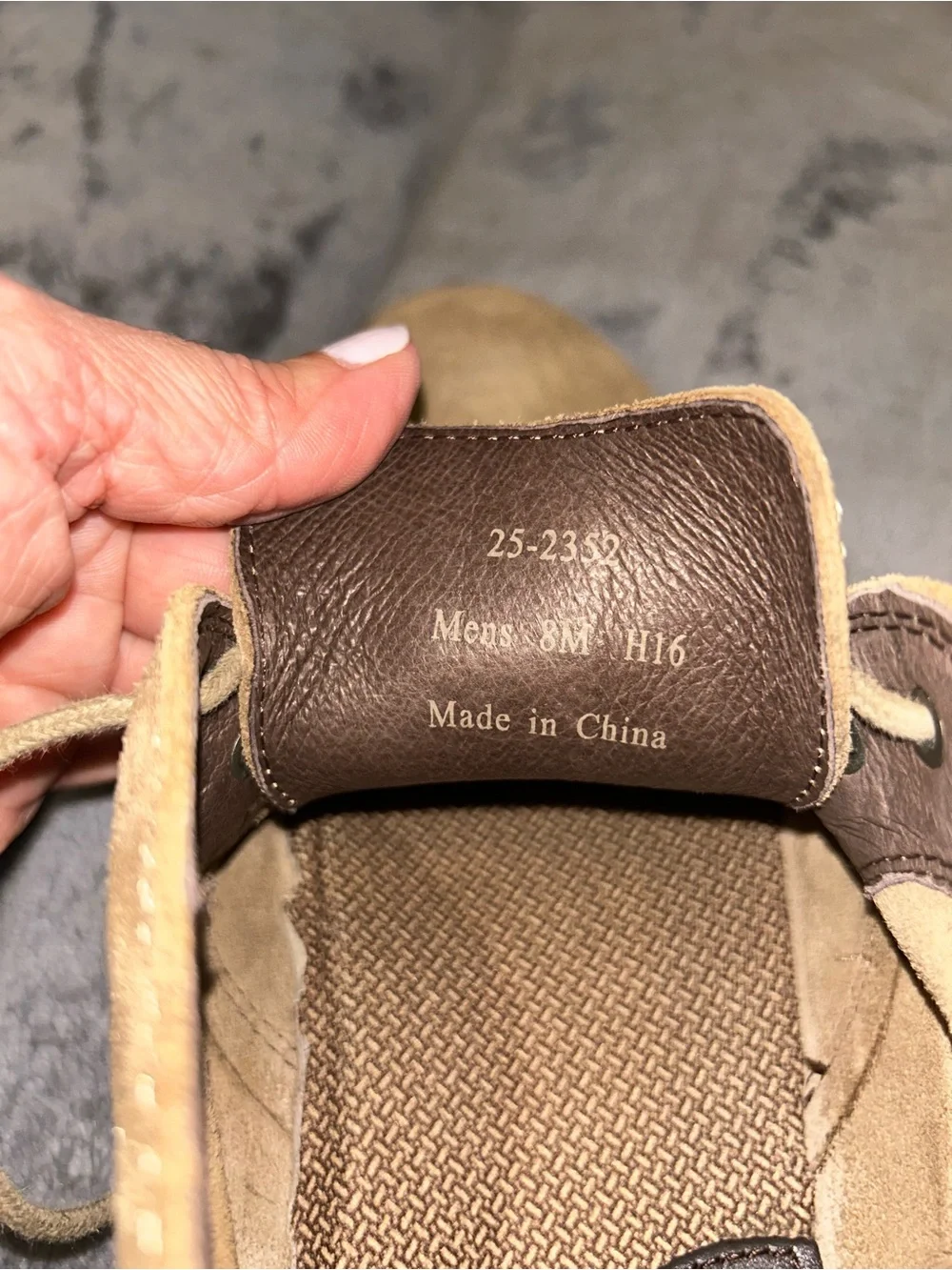 Johnston & Murphy Men's Wallace Suede Chukka Boots in Taupe size 8